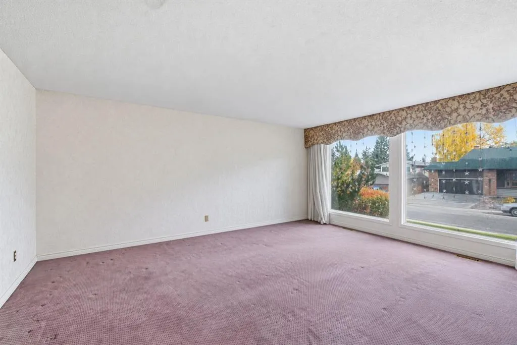 331 Oakfern Crescent SW