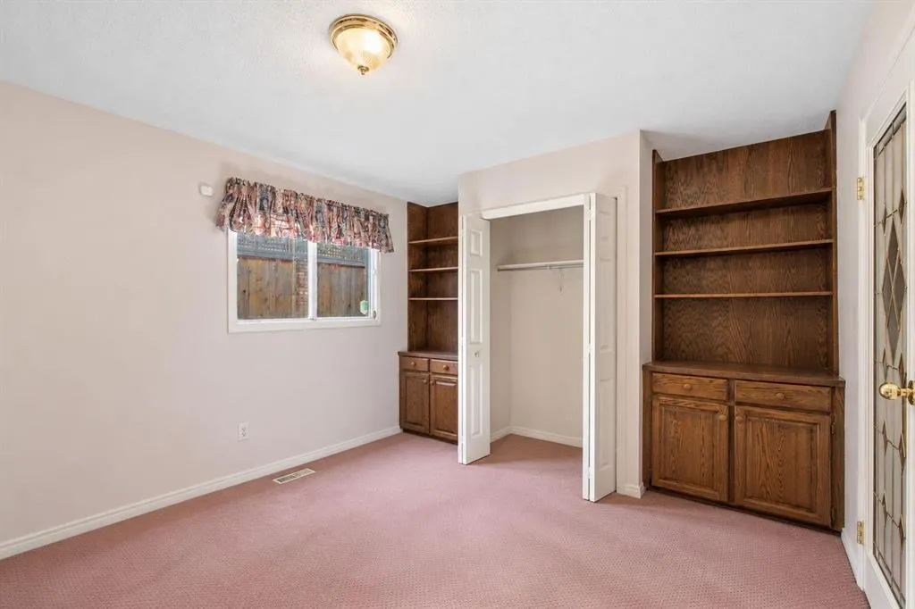 331 Oakfern Crescent SW