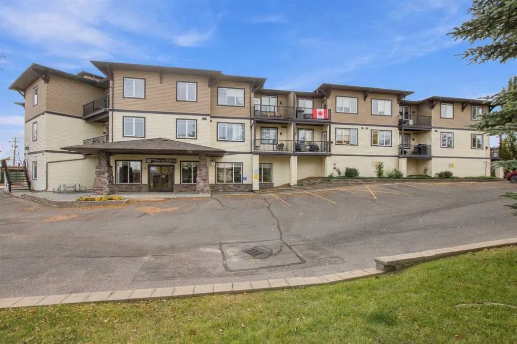 43 Sunrise Loop SE #206