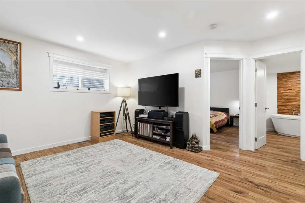 355 Woodbine Boulevard SW