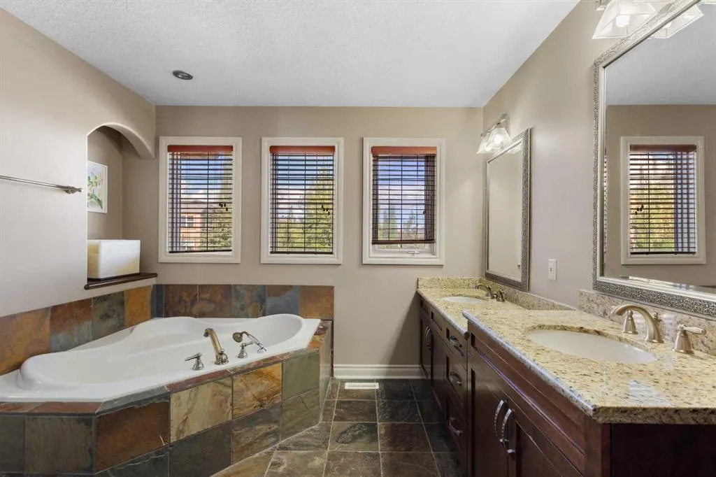 75 Discovery Ridge Mount SW