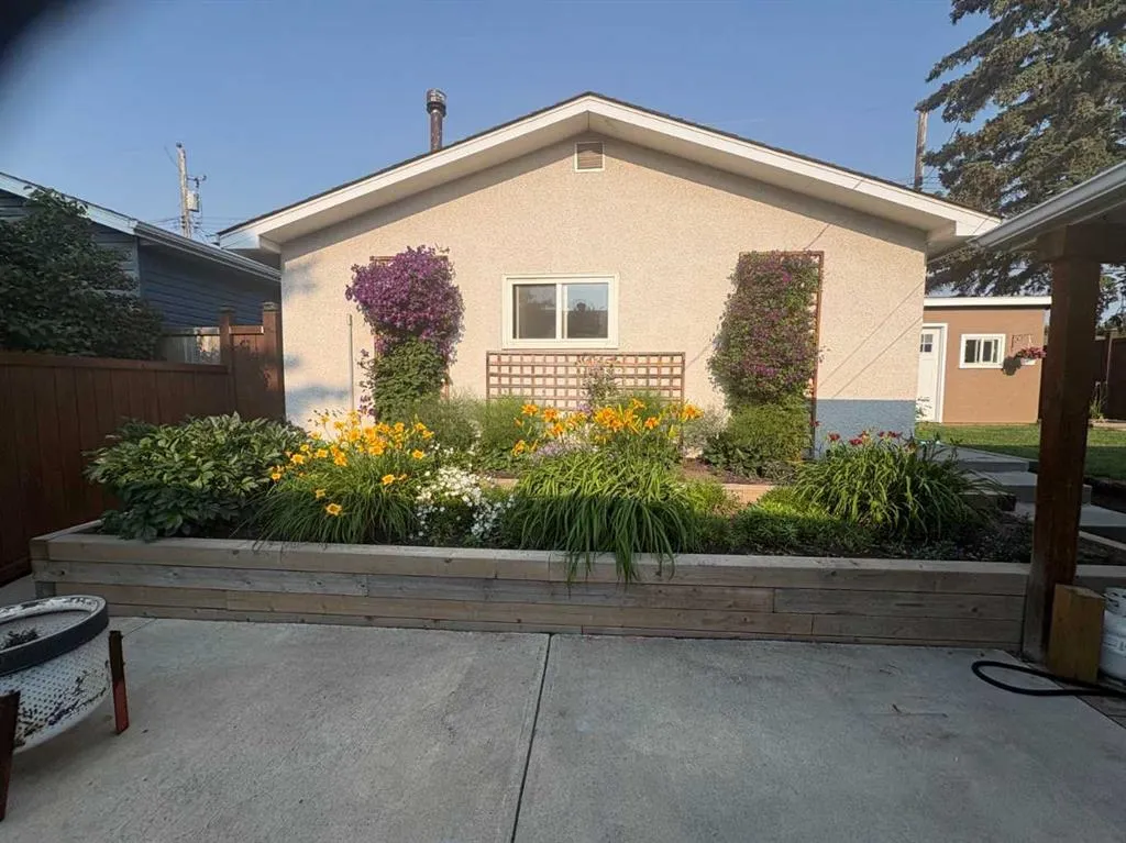 1623 Rouleau Crescent SE