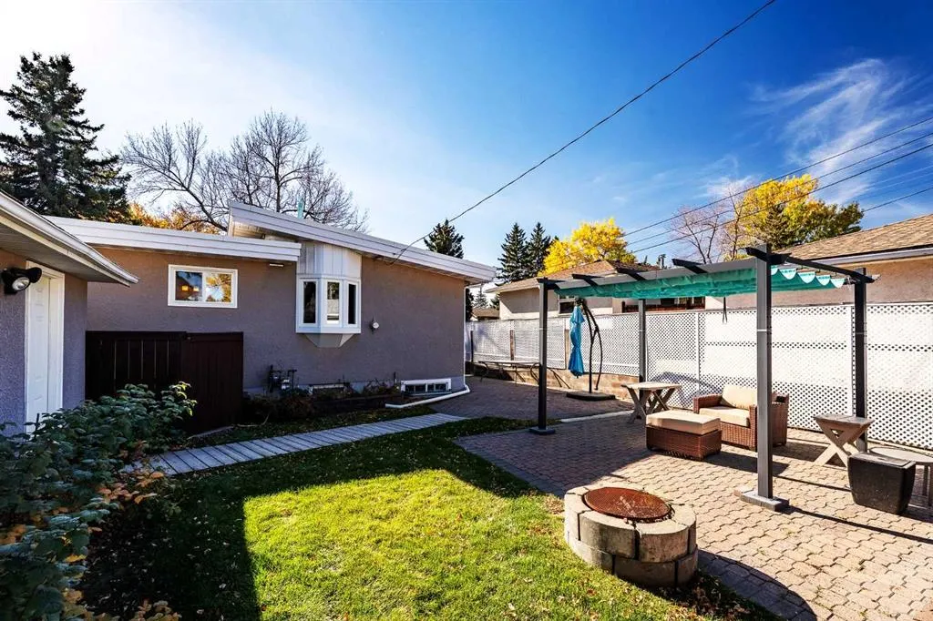163 Westwood Drive SW