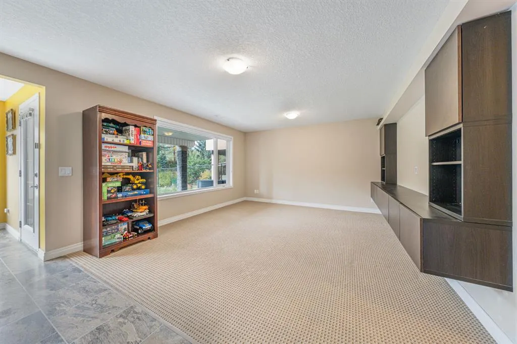 240 everglade Circle SW