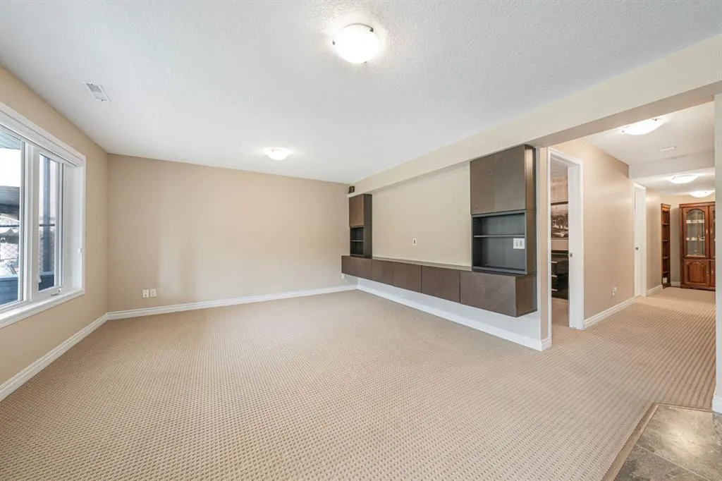 240 everglade Circle SW