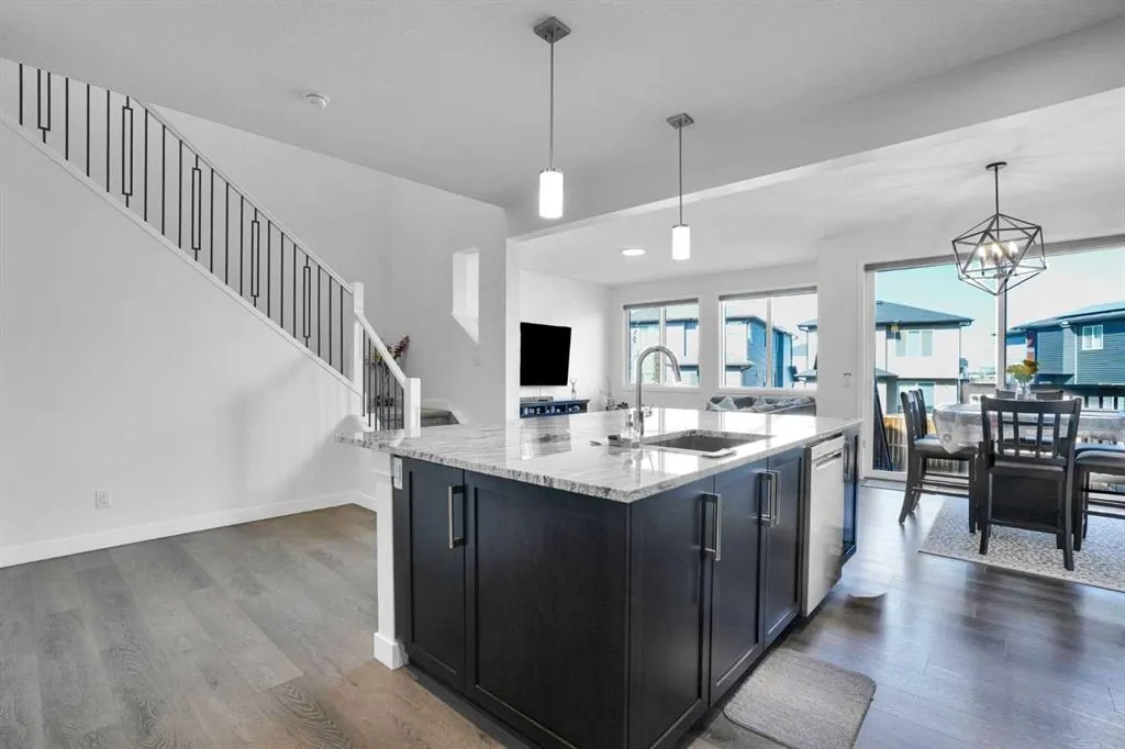 314 Corner Meadows Way NE