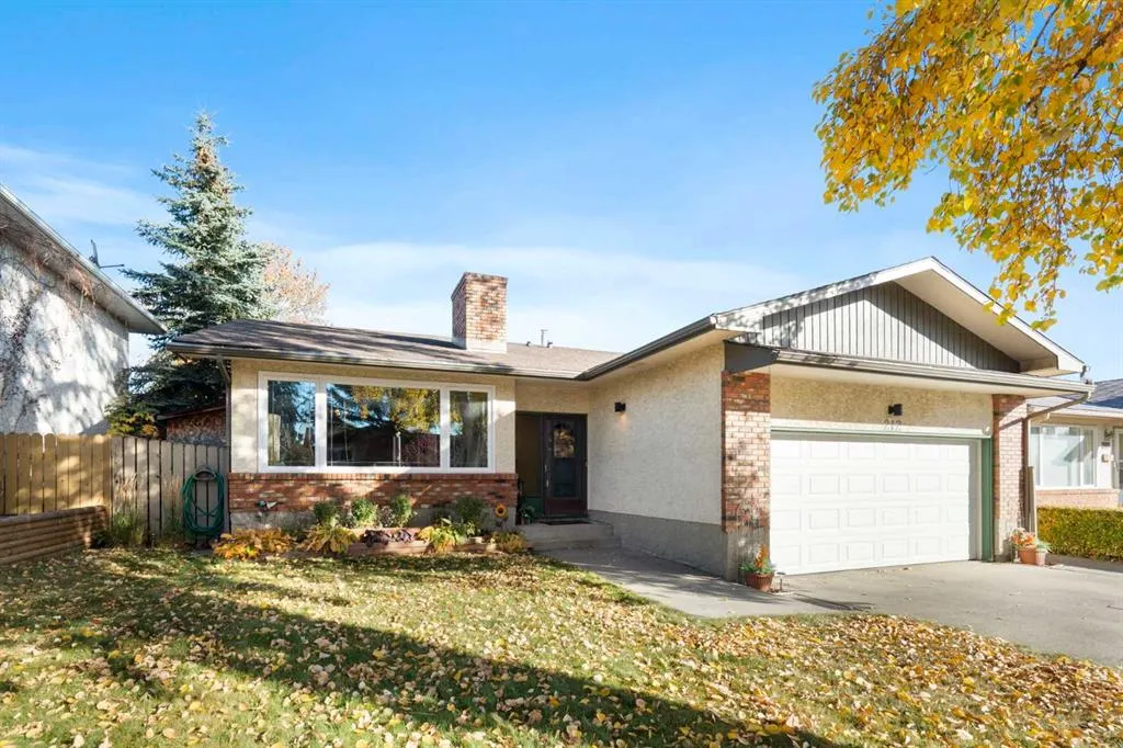 212 Whiteview Bay NE