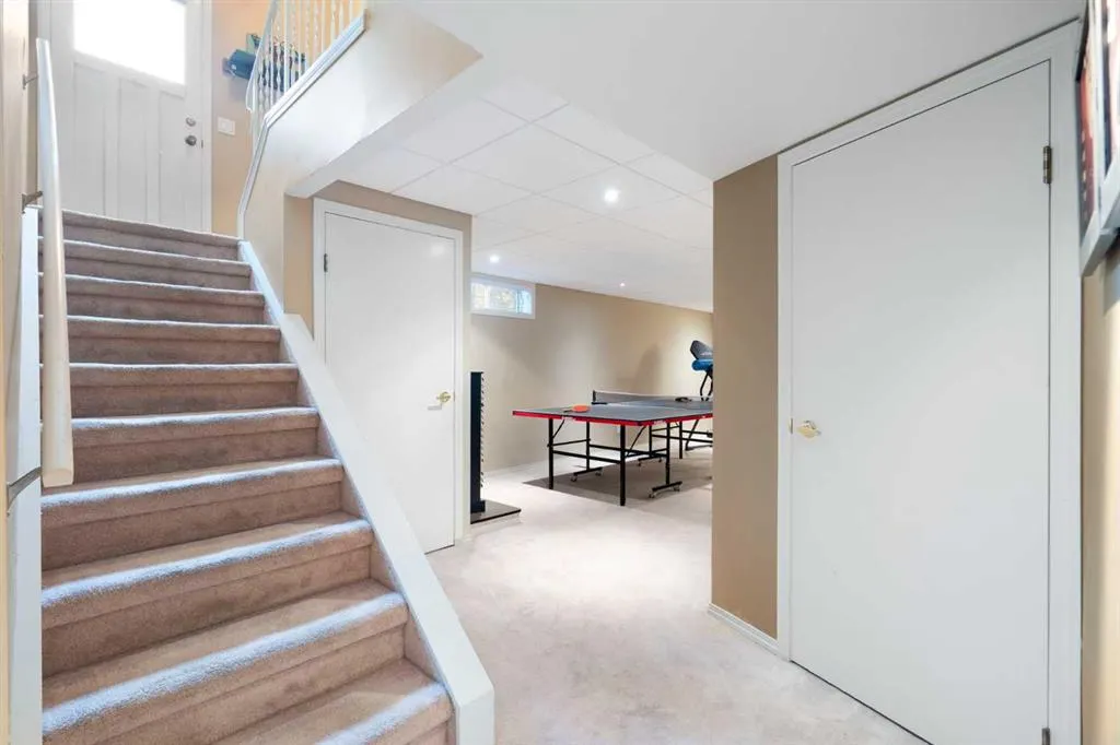 212 Whiteview Bay NE