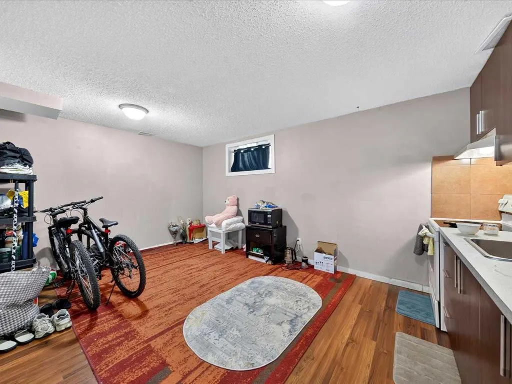 421 Martindale Drive NE