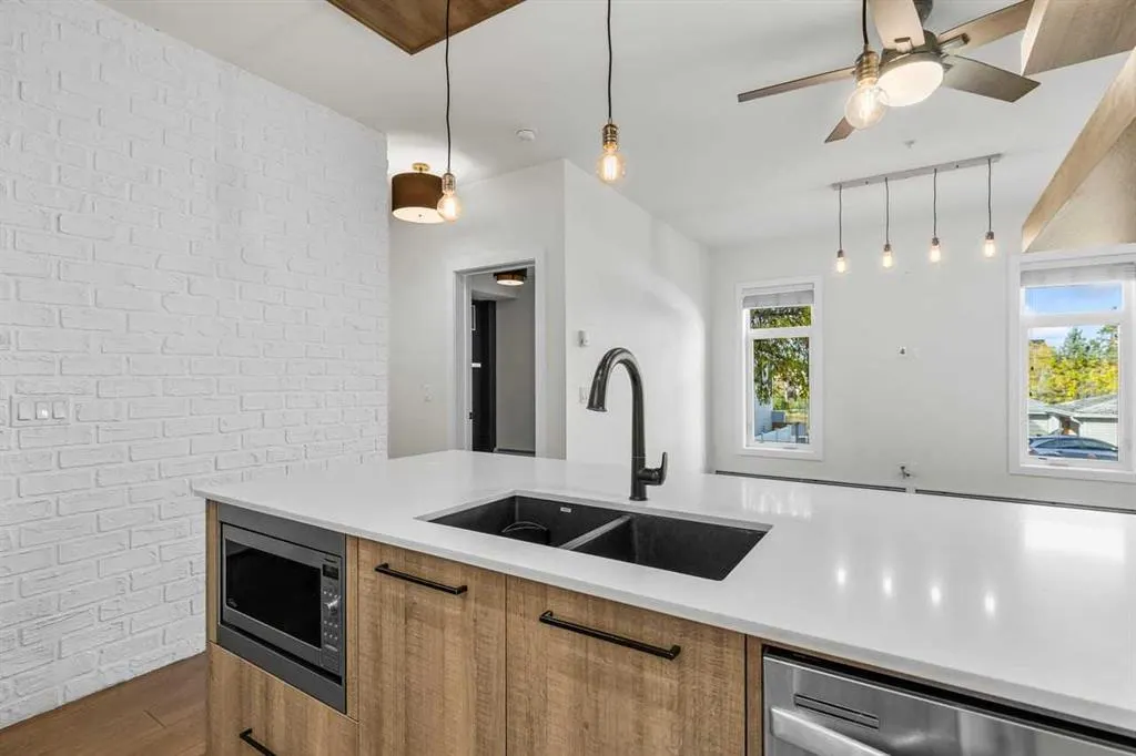 2702 17 Avenue SW #213
