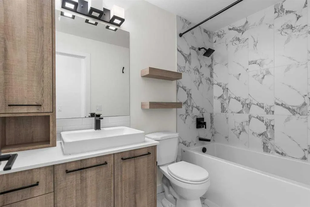 2702 17 Avenue SW #213