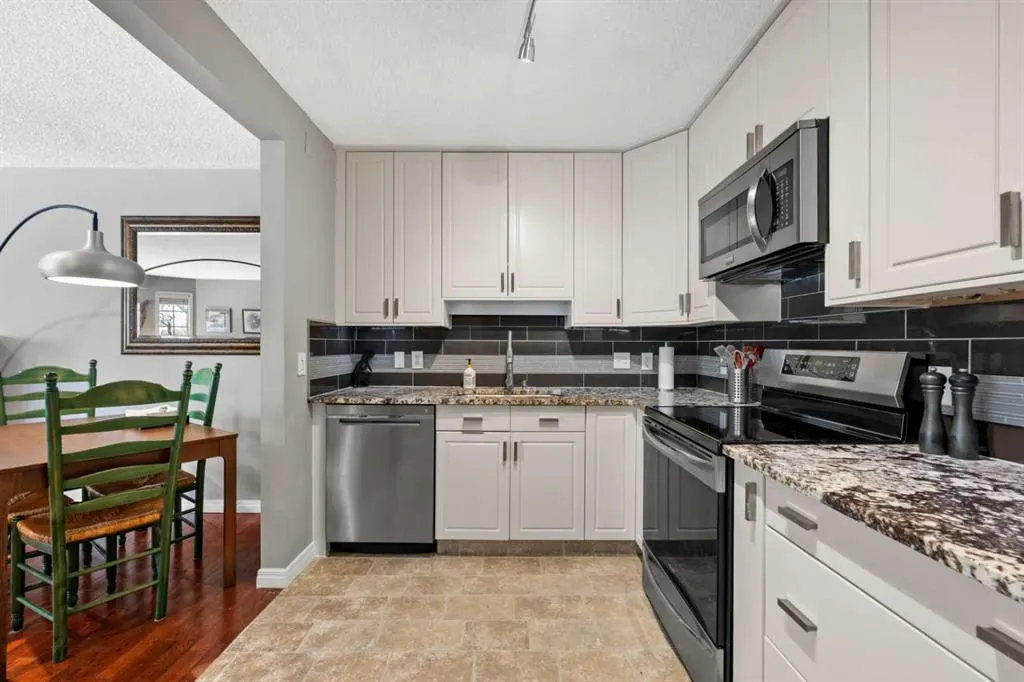 38 Richelieu Court SW