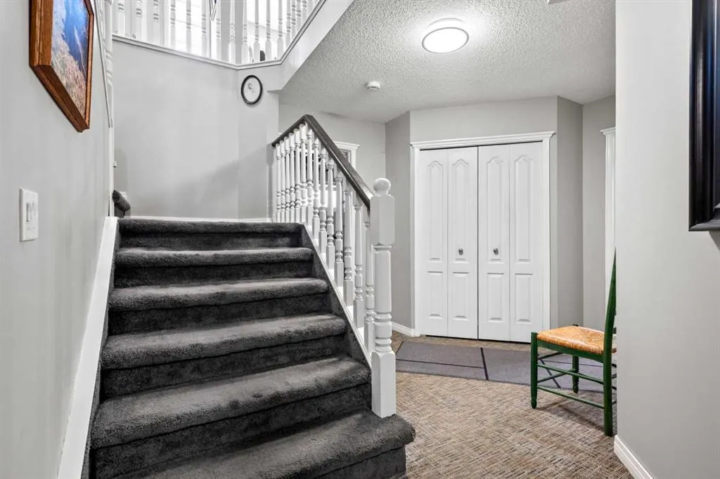 38 Richelieu Court SW