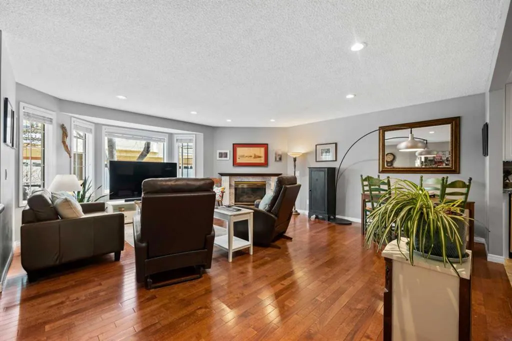 38 Richelieu Court SW
