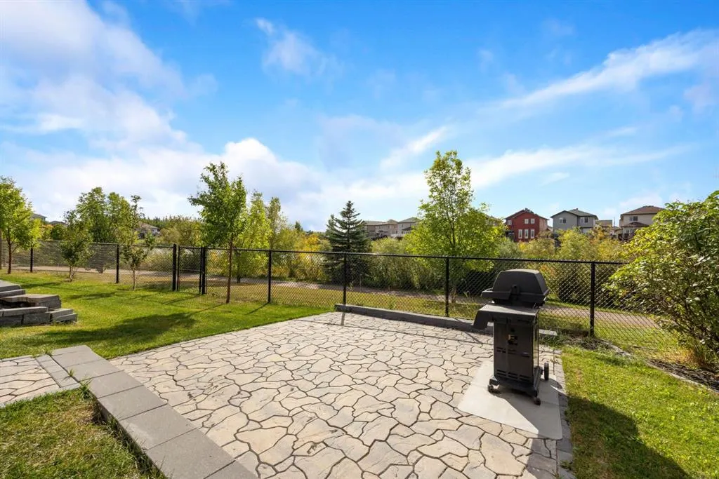 128 Mountain Avens Crescent