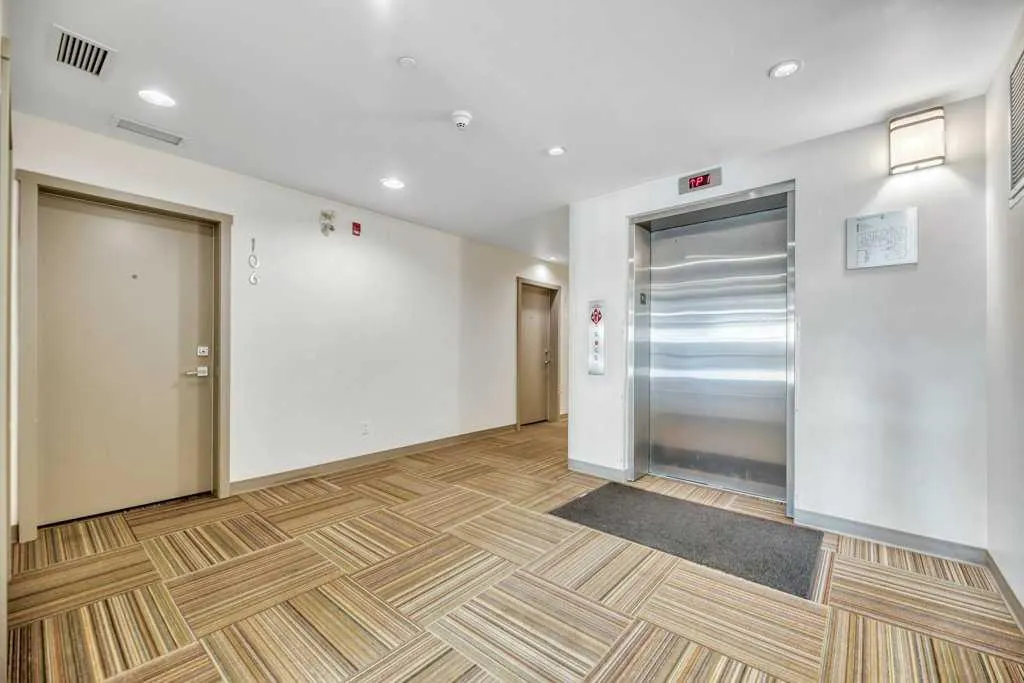 305 18 Avenue SW #328
