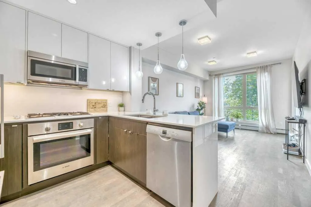 305 18 Avenue SW #328