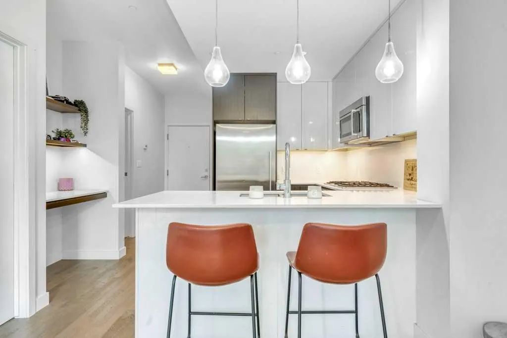 305 18 Avenue SW #328
