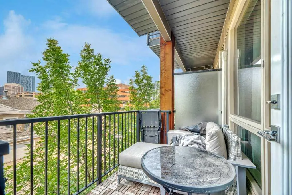305 18 Avenue SW #328