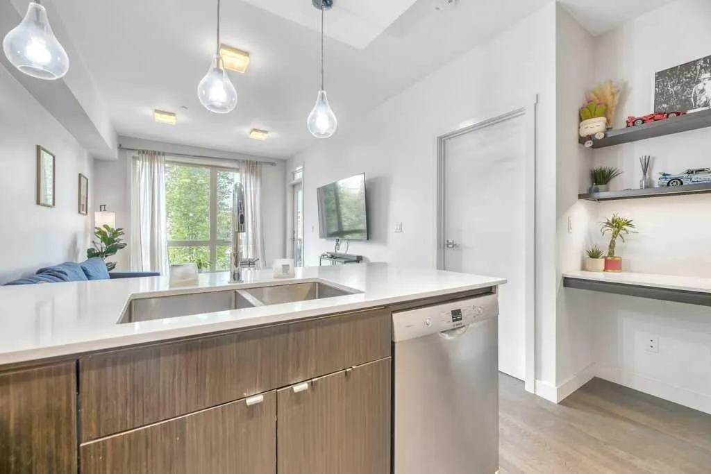 305 18 Avenue SW #328