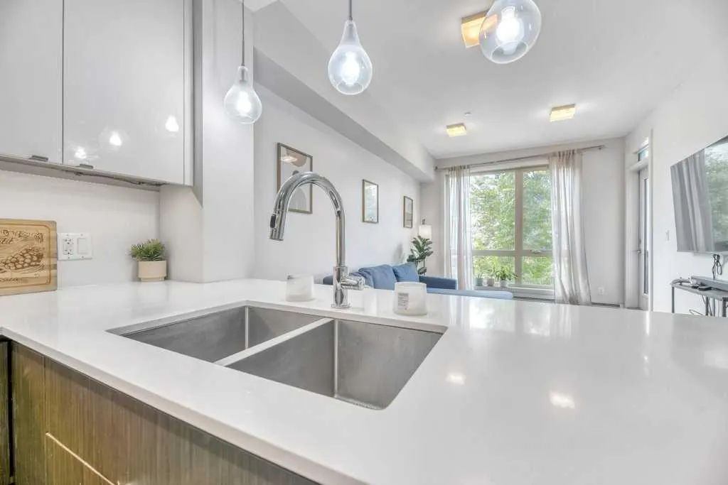 305 18 Avenue SW #328
