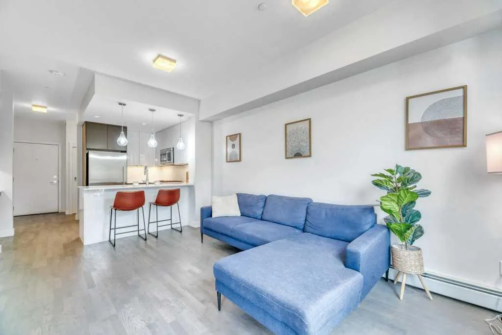 305 18 Avenue SW #328