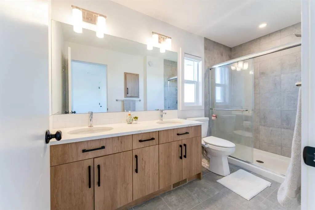 452 Tekarra Drive NW