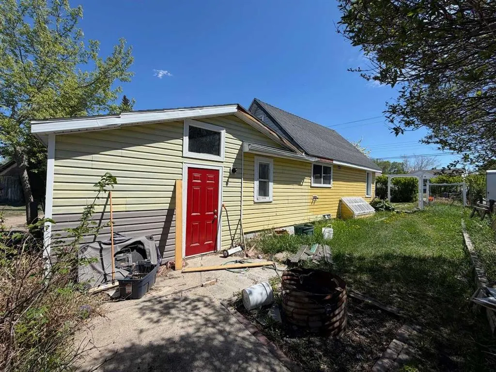 3922A 46 Street