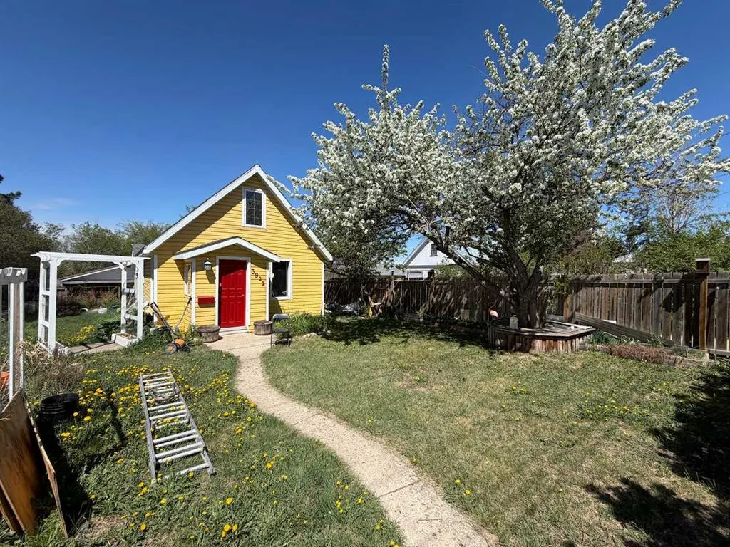 3922A 46 Street