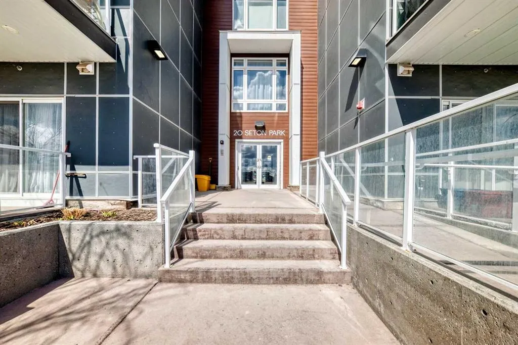 20 Seton Park SE #215