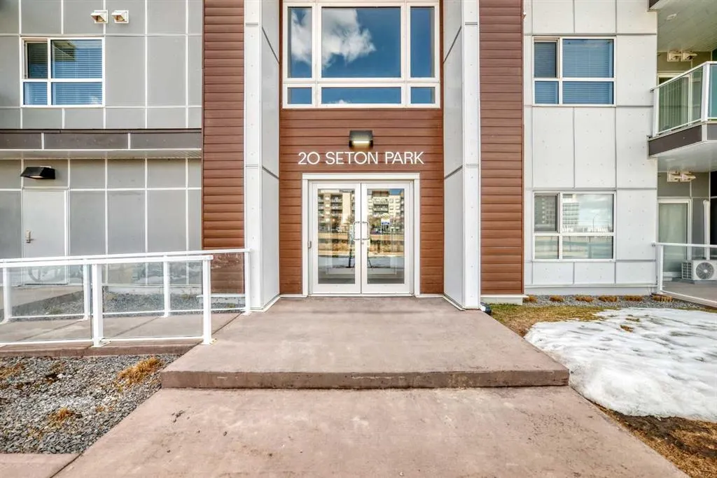20 Seton Park SE #215