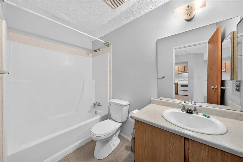 1712 38 Street SE #203