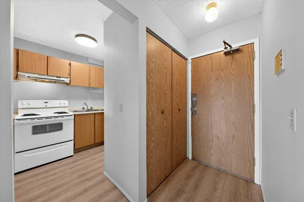 1712 38 Street SE #203
