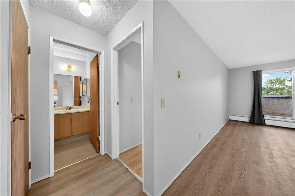 1712 38 Street SE #203