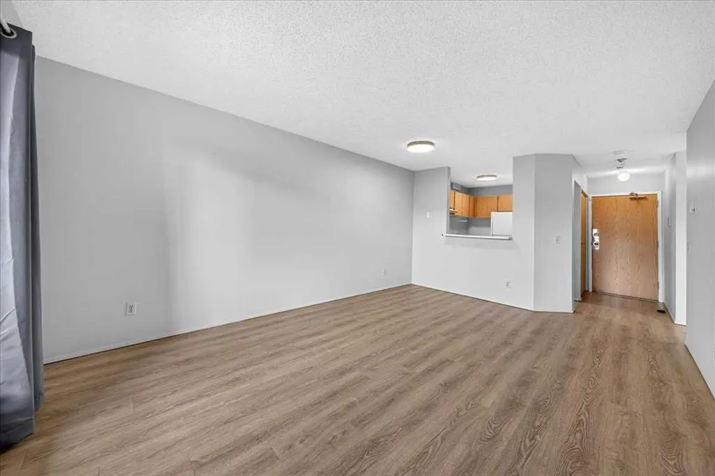 1712 38 Street SE #203