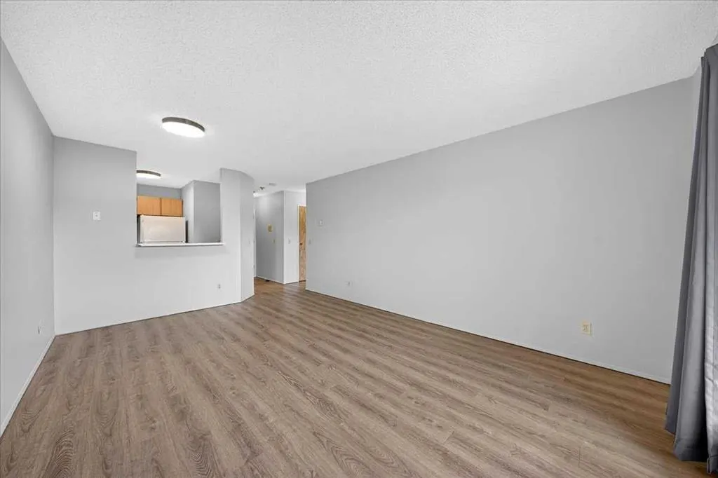 1712 38 Street SE #203