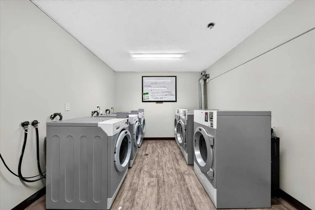 1712 38 Street SE #203