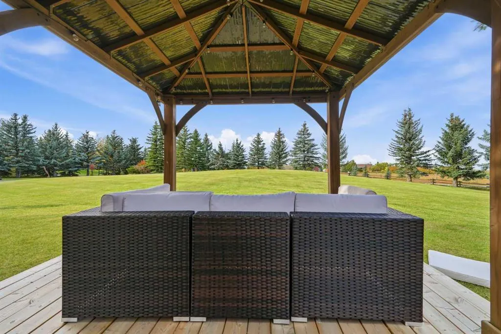 28 Bearspaw Acres