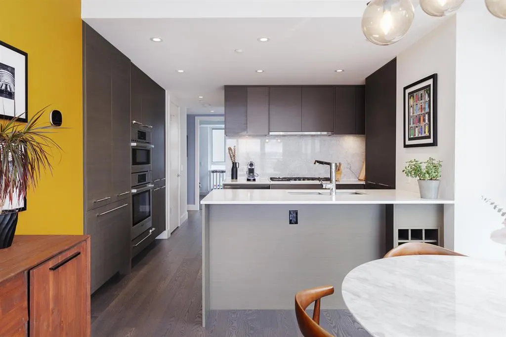 1025 5 Avenue SW #2201
