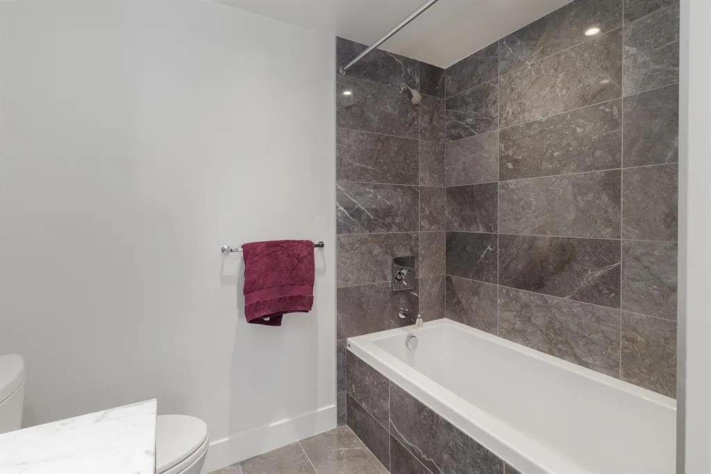 1025 5 Avenue SW #2201