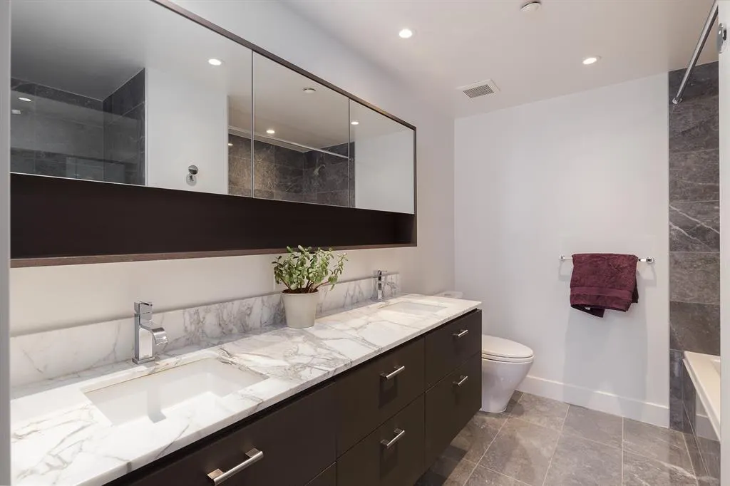 1025 5 Avenue SW #2201