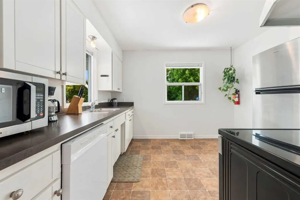 2404 & 2406 Richmond Road SW