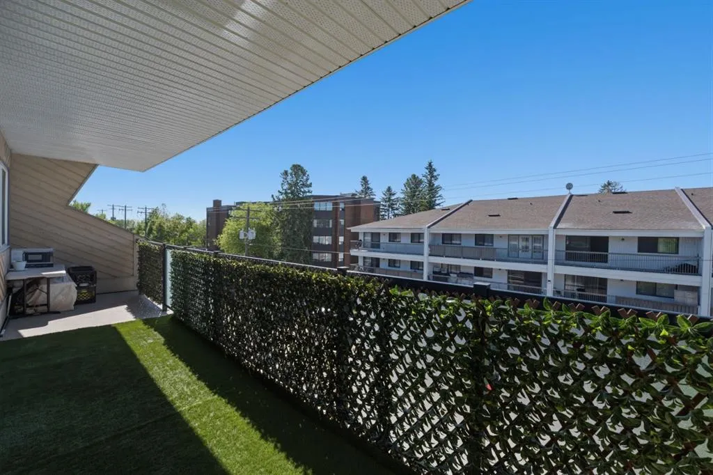 617 56 Avenue SW #401