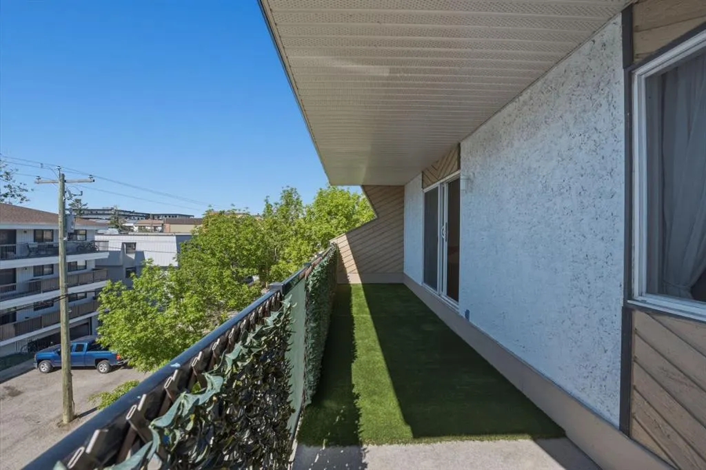 617 56 Avenue SW #401