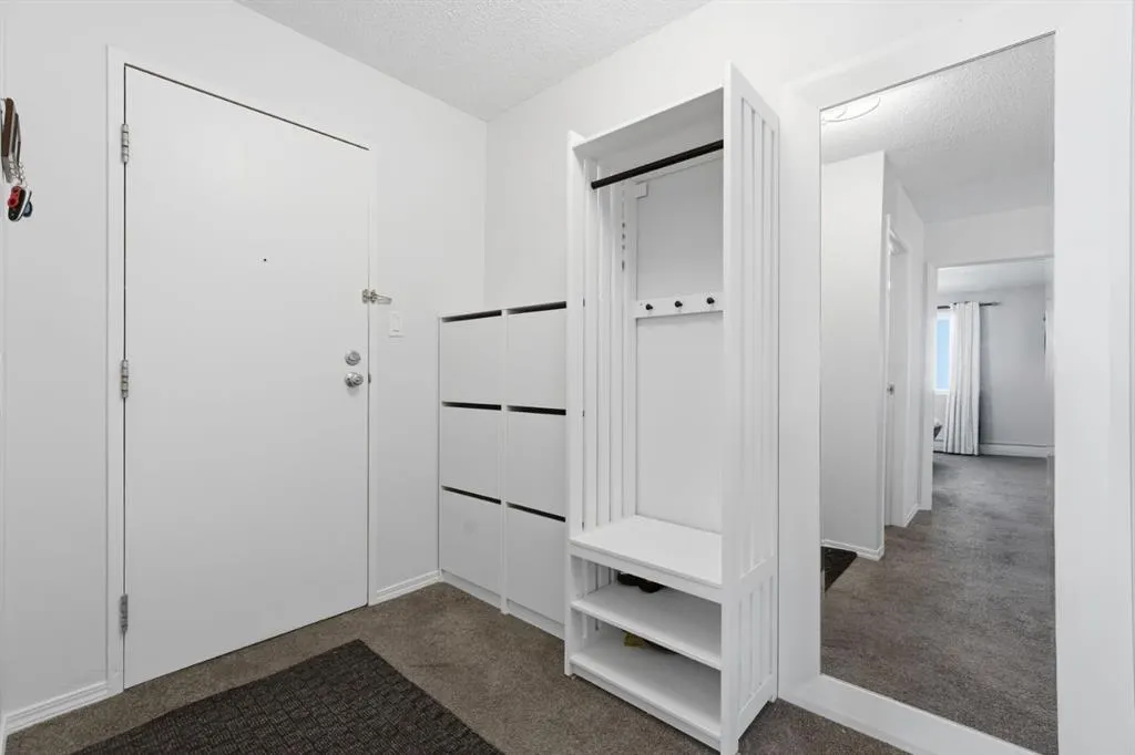 617 56 Avenue SW #401
