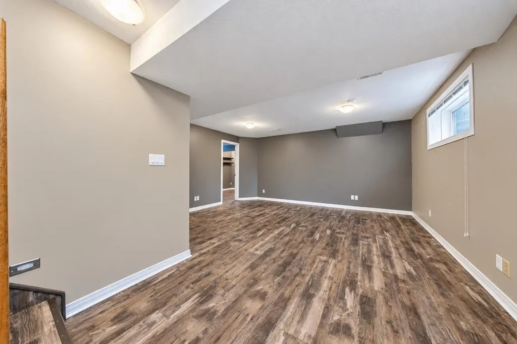 80 Irving Crescent