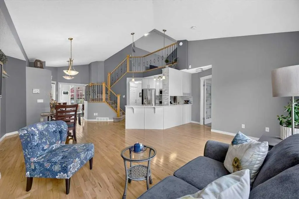 248 Springbank Villas SW