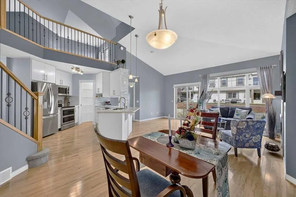 248 Springbank Villas SW