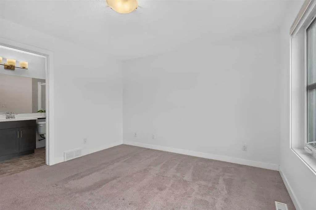 39 Evanscrest Way NW