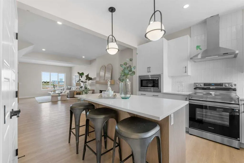 84 Buffaloberry Manor SE